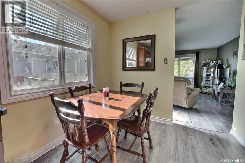 775 Hayworth CRESCENT N — photo 10 of 35