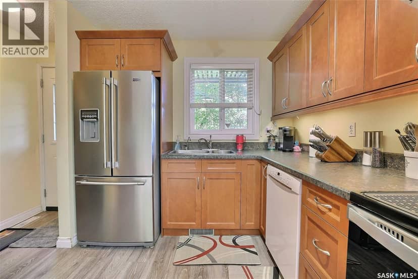 775 Hayworth CRESCENT N — photo 12 of 35