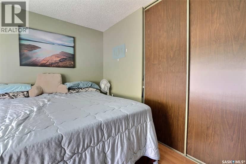 775 Hayworth CRESCENT N — photo 15 of 35