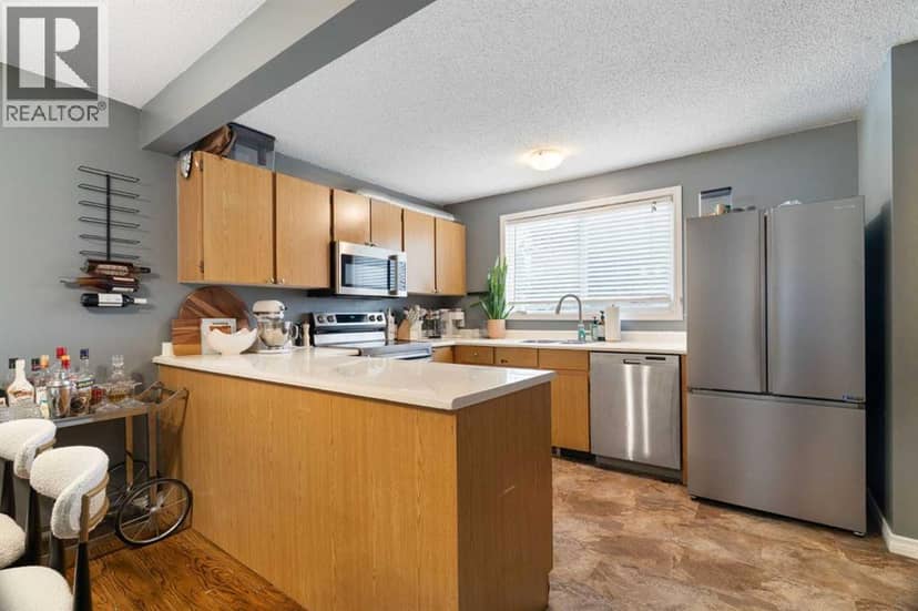 321 Queenston Heights SE — photo 19 of 39