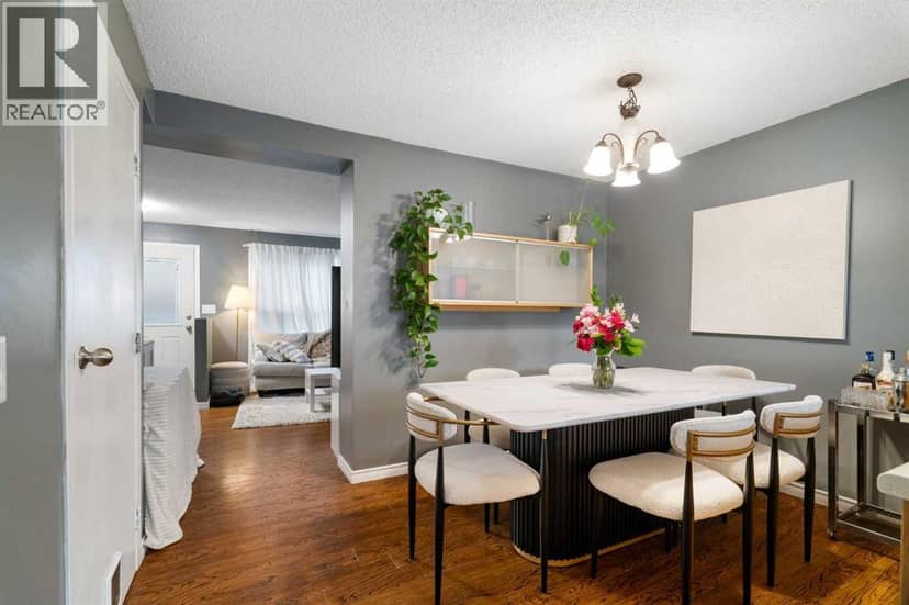 321 Queenston Heights SE — photo 18 of 39