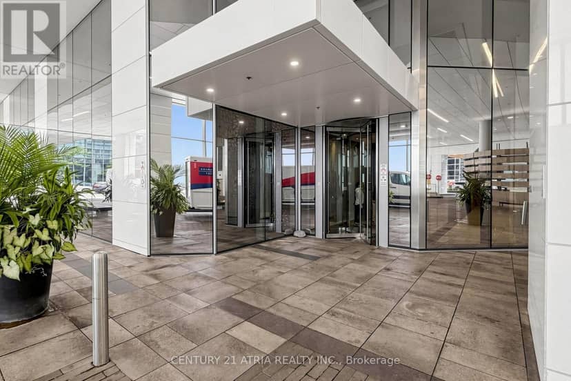 5205 - 88 Harbour Street — photo 2 of 40