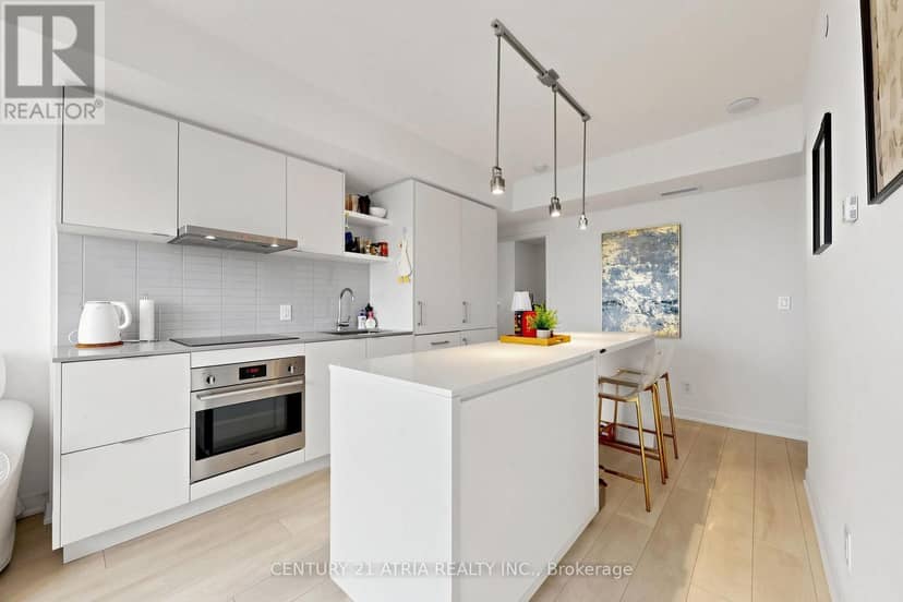 5205 - 88 Harbour Street — photo 12 of 40
