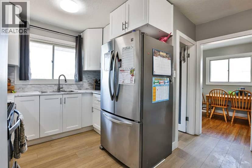 220 23 Street S — photo 12 of 29