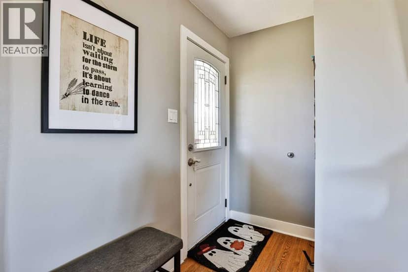 220 23 Street S — photo 9 of 29
