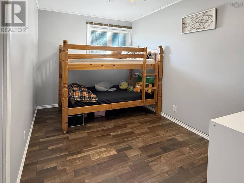 2092 MacQuarrie Avenue — photo 17 of 31