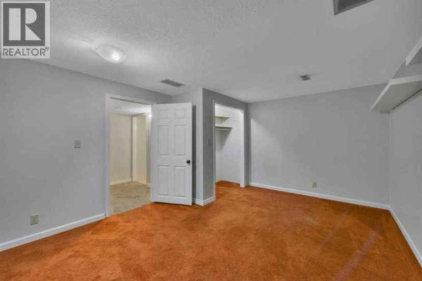 4613 44 Street — photo 22 of 34