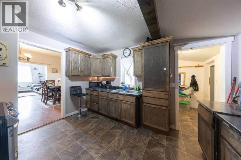 5620 49 Avenue — photo 8 of 20