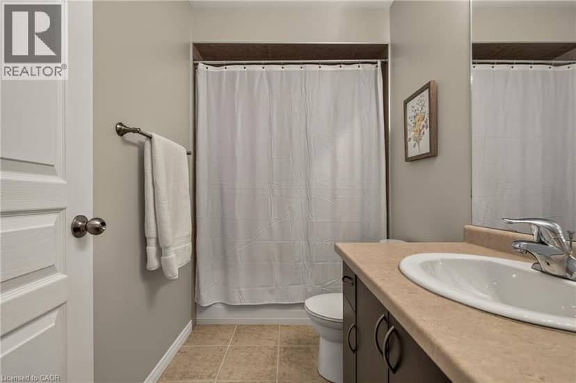 370 STONEHENGE Drive Unit# 8 — photo 17 of 34