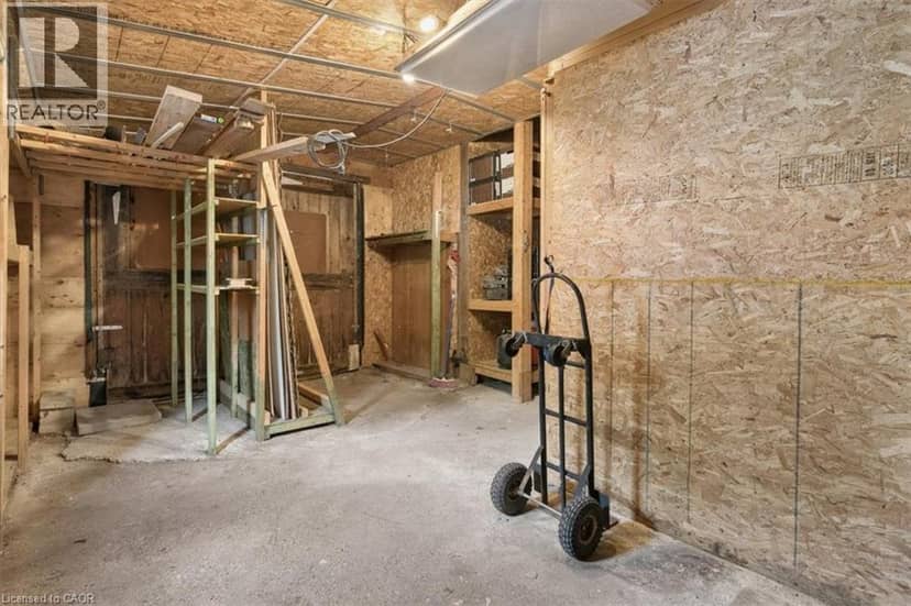427 DUKE Street W — photo 23 of 35