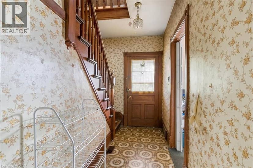 427 DUKE Street W — photo 10 of 35