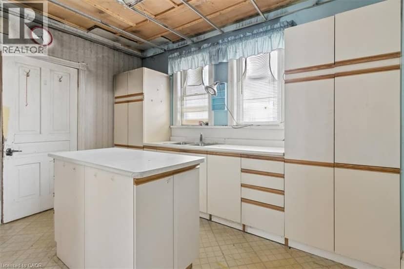 427 DUKE Street W, Kitchener, photo 8