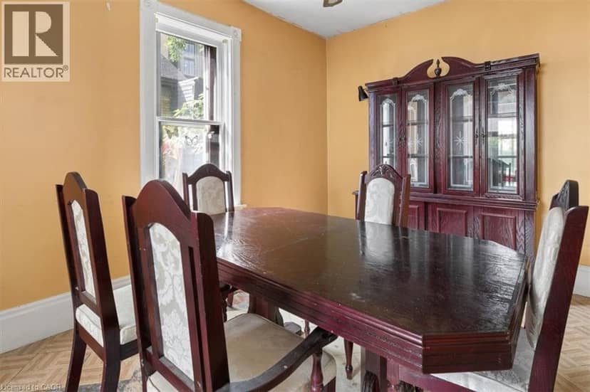 427 DUKE Street W — photo 11 of 35