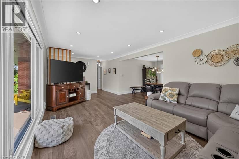 26 KING Street — photo 9 of 40
