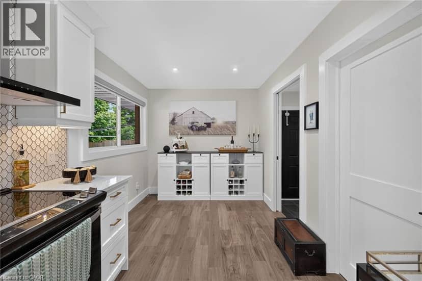 26 KING Street — photo 14 of 40