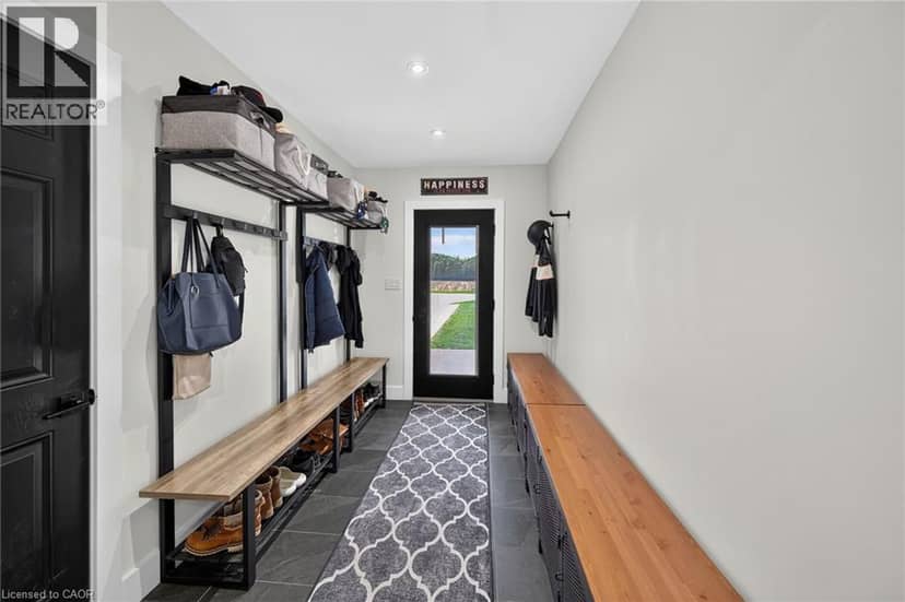 26 KING Street — photo 19 of 40