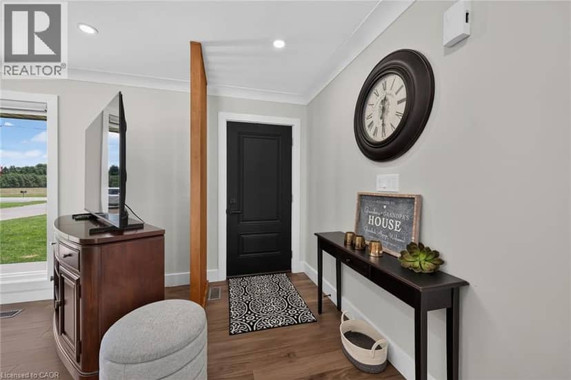 26 KING Street — photo 7 of 40
