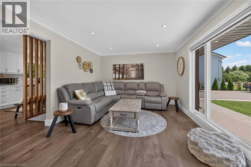 26 KING Street — photo 8 of 40