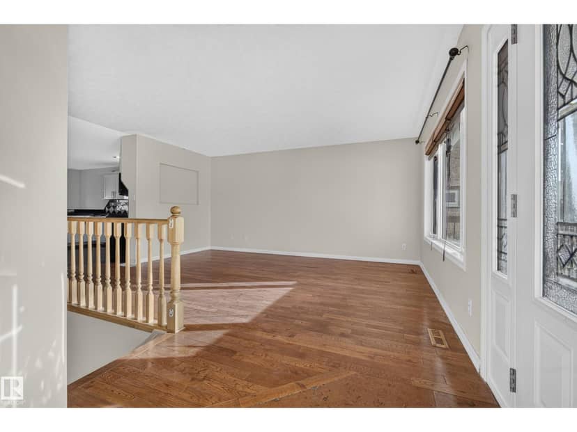5024 50 AV — photo 15 of 40