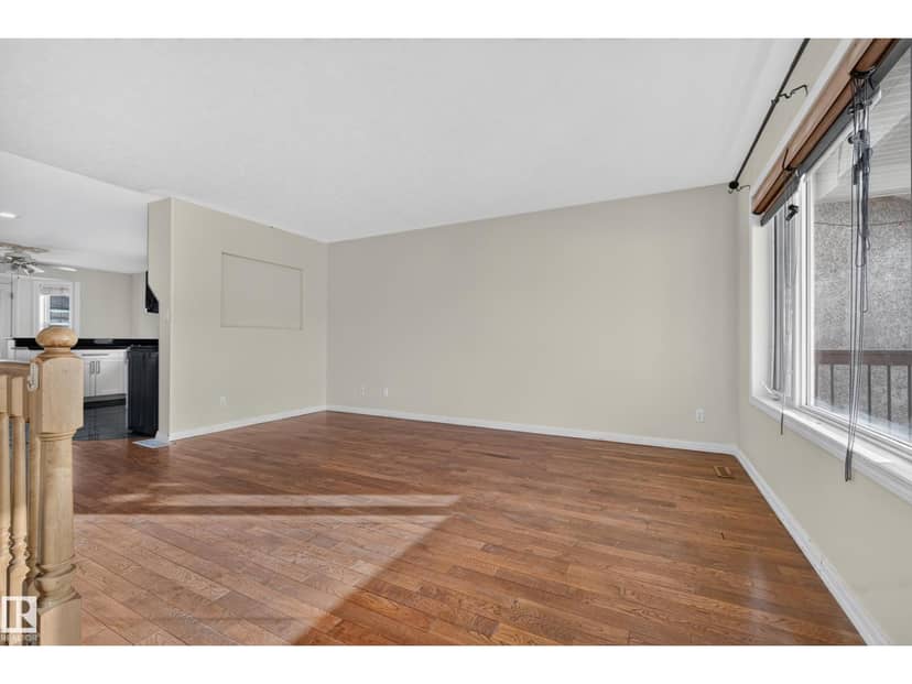 5024 50 AV — photo 17 of 40