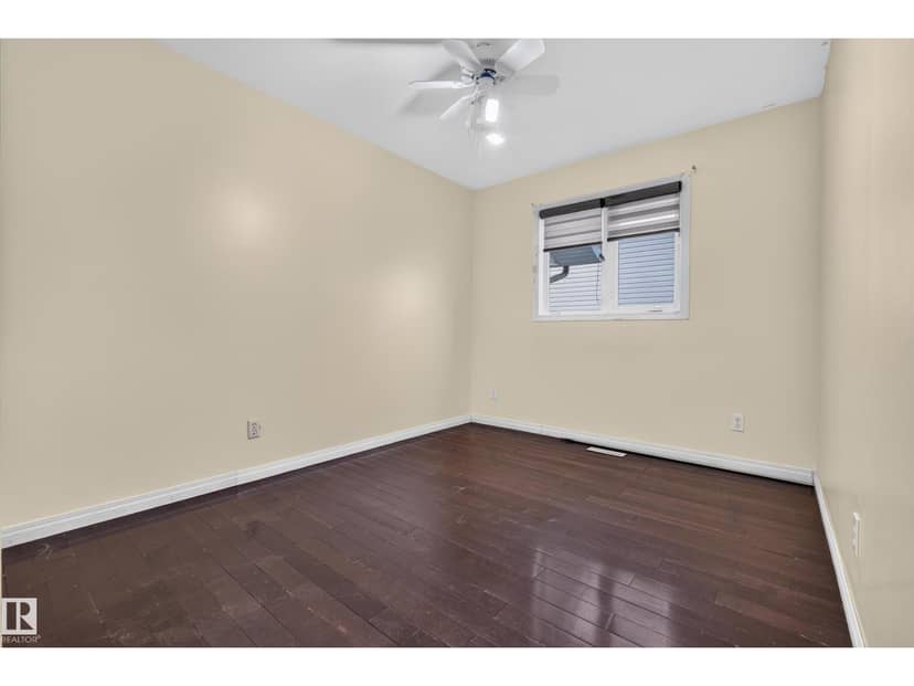 5024 50 AV — photo 33 of 40