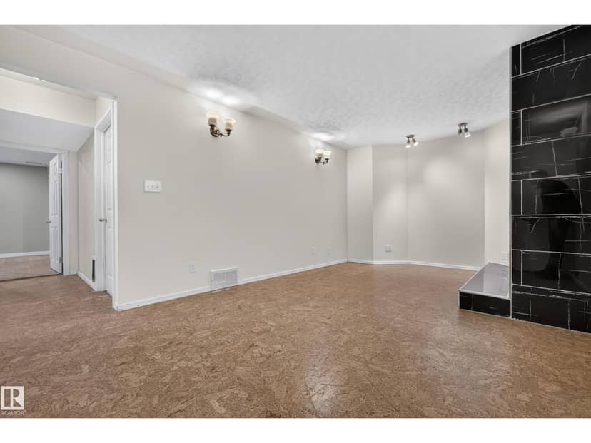 5024 50 AV — photo 39 of 40