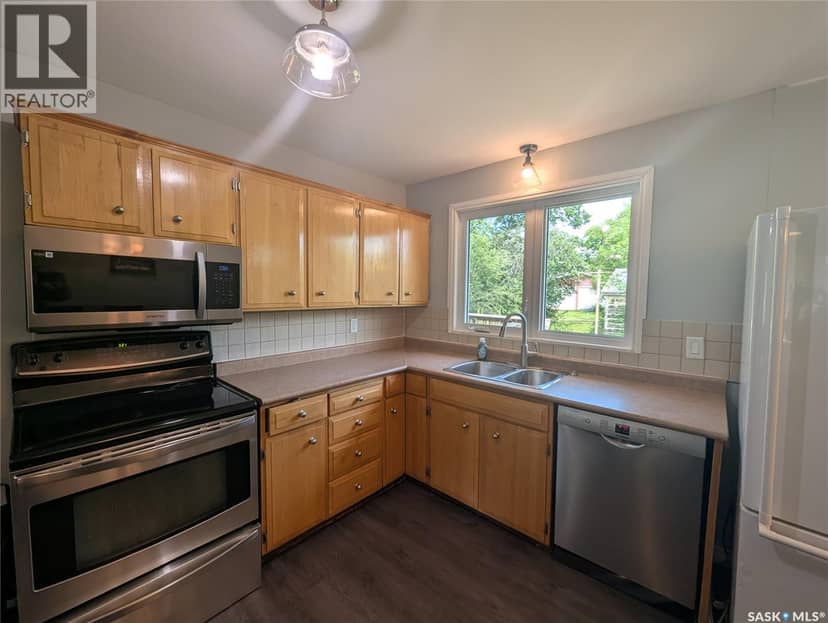107 Carlton STREET — photo 14 of 40