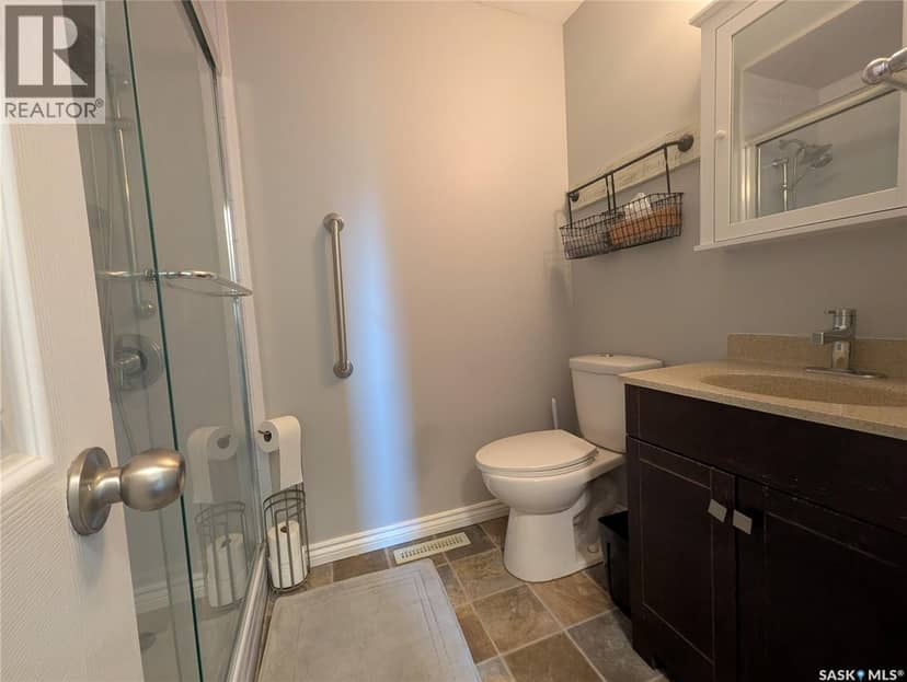 107 Carlton STREET — photo 31 of 40
