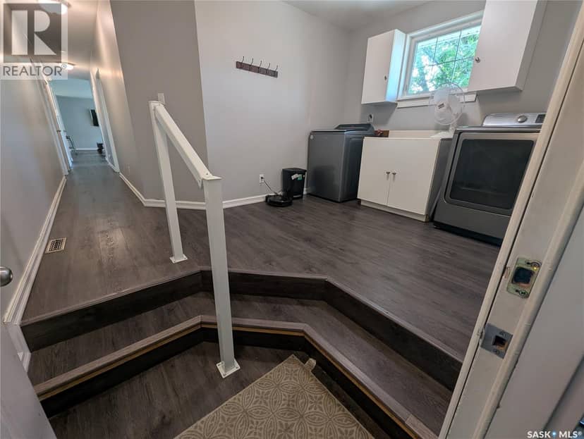107 Carlton STREET — photo 35 of 40