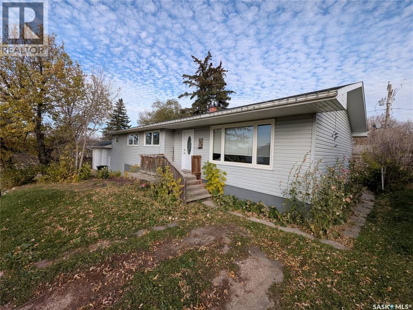 107 Carlton STREET — photo 1 of 40