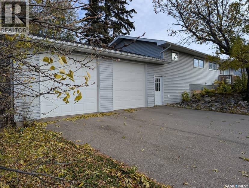 107 Carlton STREET — photo 2 of 40