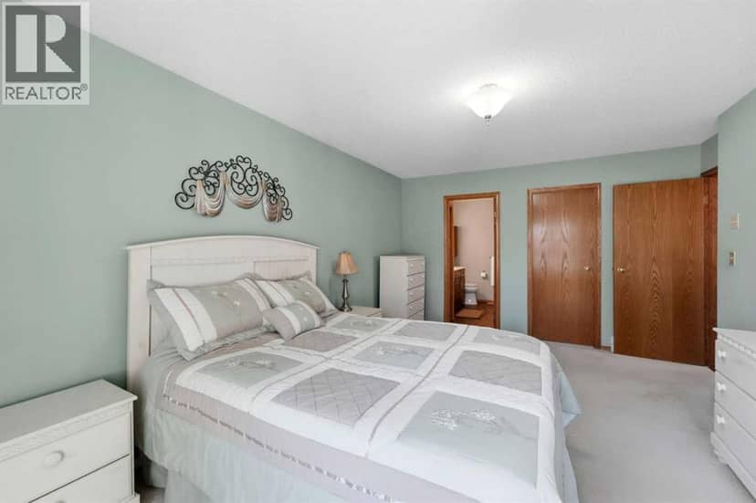 180 Doran Crescent — photo 17 of 40