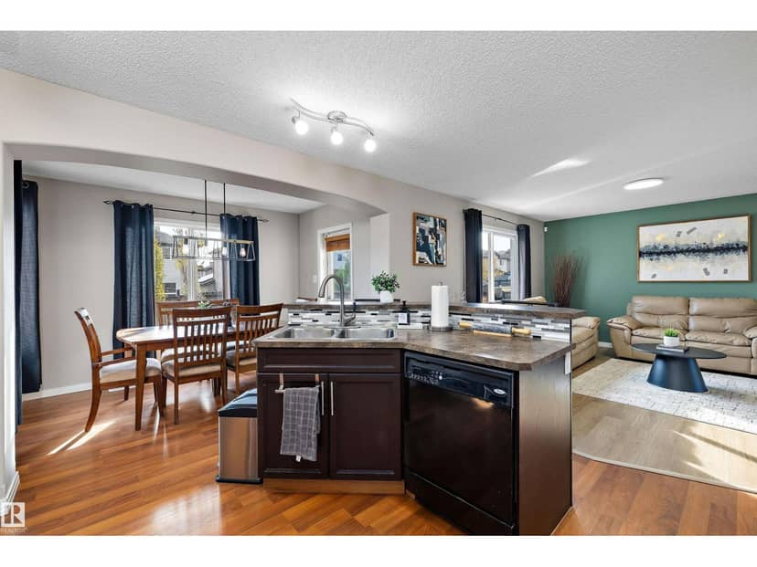 4605 163A AV NW — photo 9 of 40