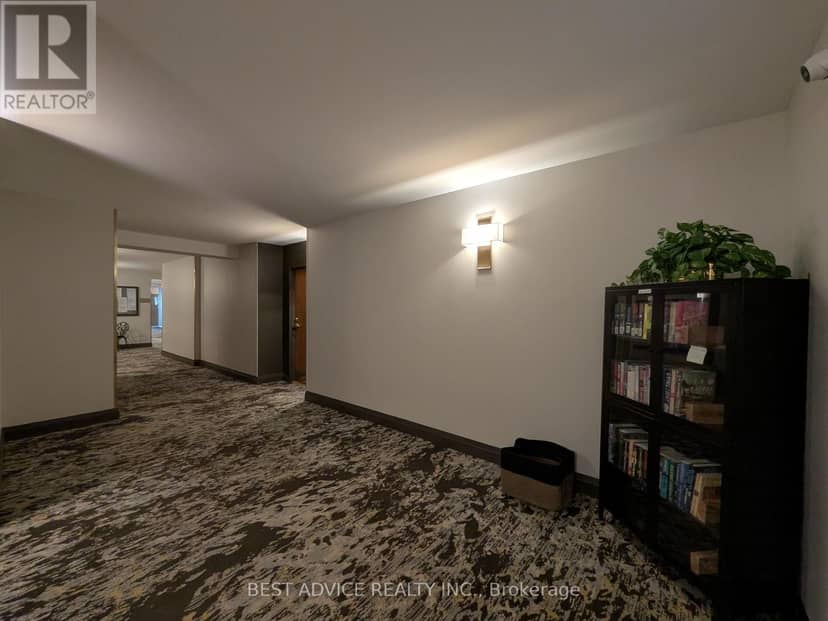 104 - 85 Wellington Street W — photo 34 of 40