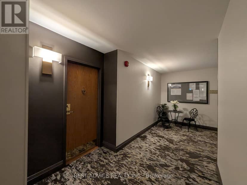 104 - 85 Wellington Street W — photo 36 of 40