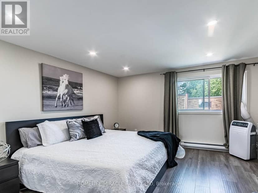 124 - 180 Mississauga Valley Boulevard — photo 14 of 40