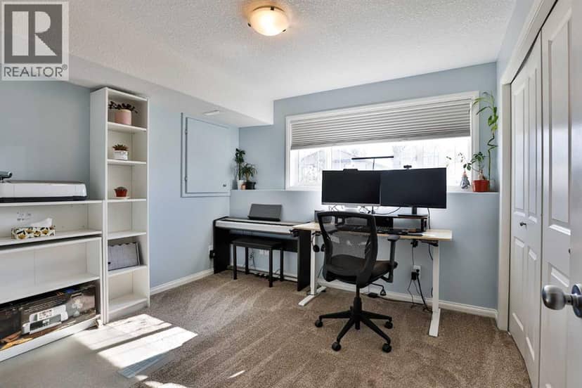 635 Aberdeen Crescent W — photo 11 of 16