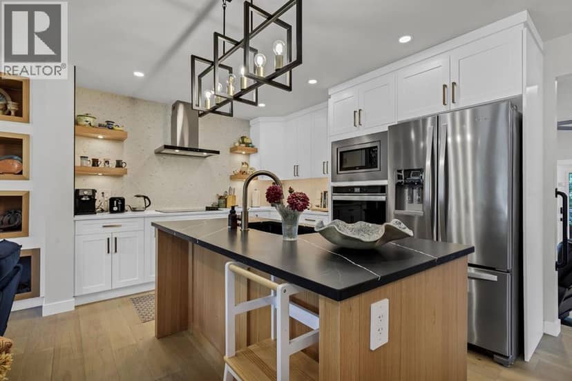 179 Capri Avenue NW — photo 12 of 40