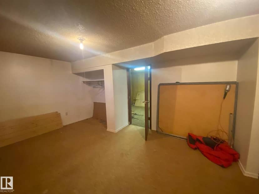 4103 73 ST — photo 32 of 40