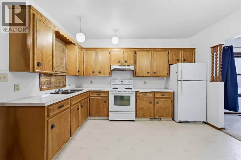 106 7 Street NE — photo 11 of 40