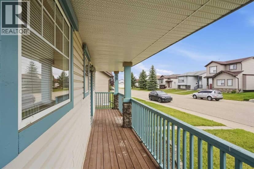 46 James Street, Red Deer, photo 3