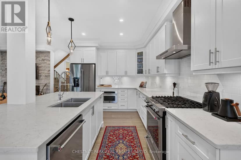 40 Lowther Avenue — photo 15 of 40