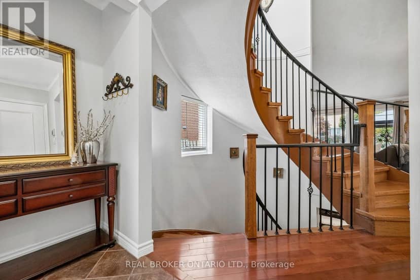 22 Ravenscroft Road — photo 5 of 40