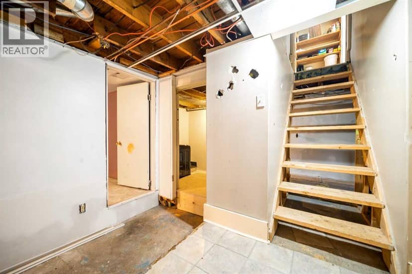 437 1 Avenue NW — photo 17 of 38