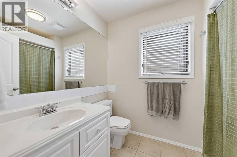 532 54 Avenue SW — photo 23 of 40