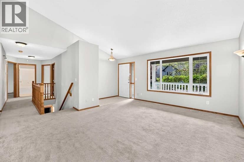 311 Robert Street SW, Diamond Valley, photo 5