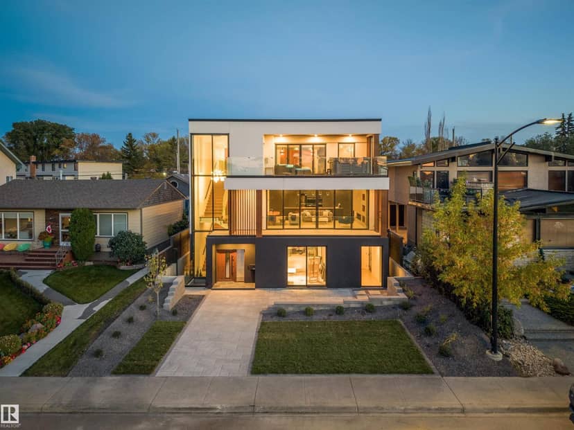 8915 Strathearn Dr NW, Edmonton