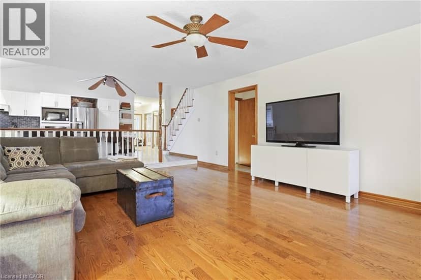 76 MADEIRA Crescent — photo 15 of 40