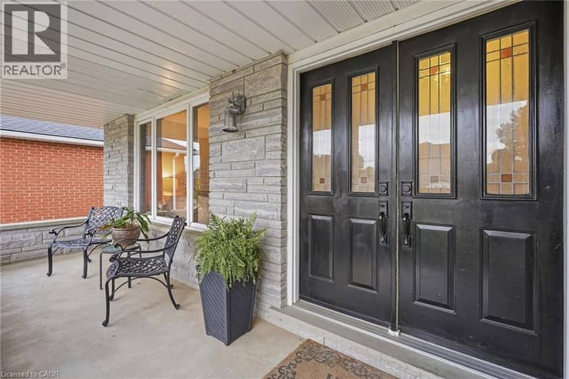 76 MADEIRA Crescent — photo 12 of 40