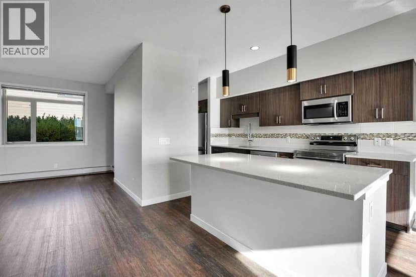 8354 9 Avenue SW — photo 13 of 40